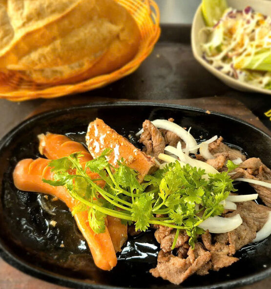 Bò né xúc xích pate