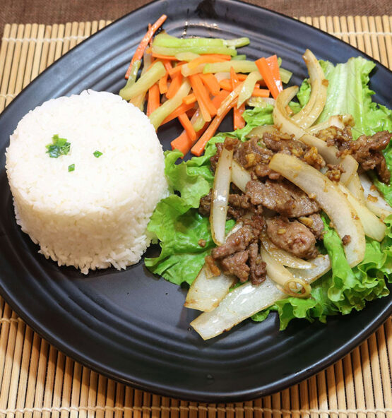 Cơm Bò Xào Hành Tây Mộc Quán: Hương vị quen thuộc, dư vị khó quên