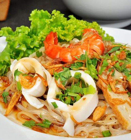 Hủ tiếu xào hải sản Mộc Quán - Hương vị biển cả đậm đà